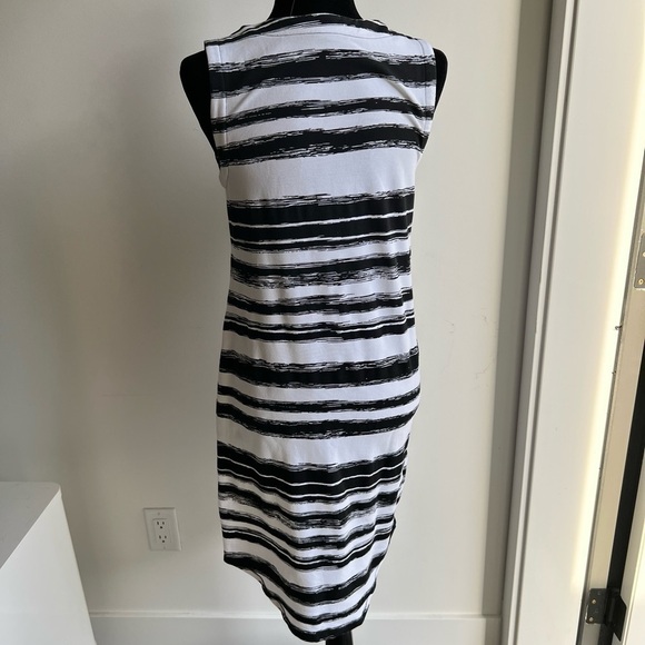 Black and White Distorted Stripe Zipper Shoulder Dress - Picture 3 of 3